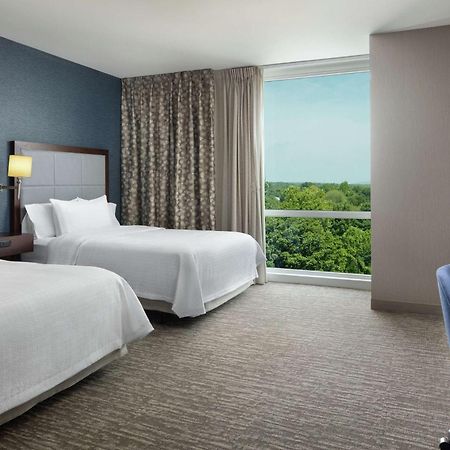 Hampton Inn & Suites Teaneck/Glenpointe Esterno foto