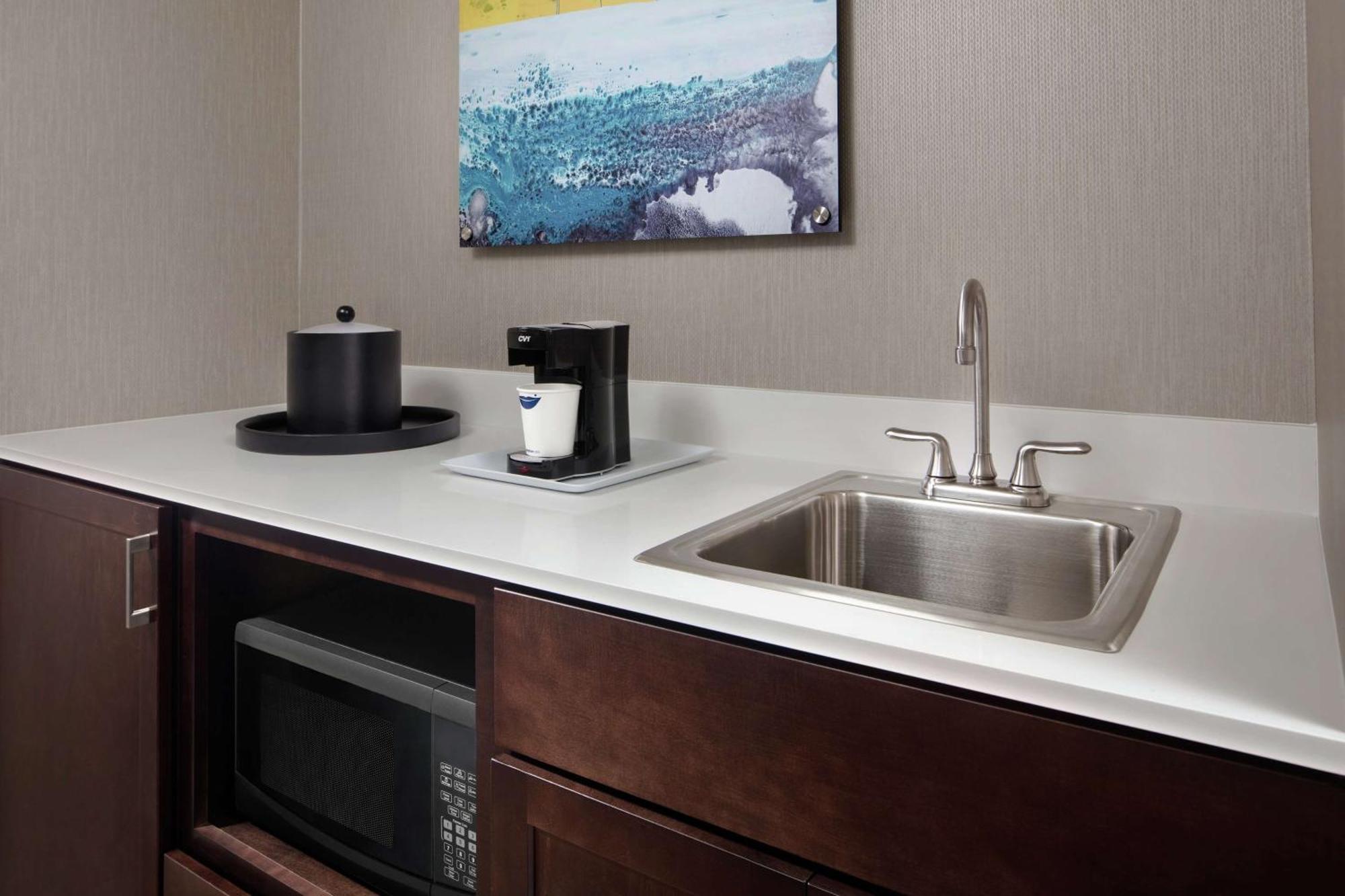 Hampton Inn & Suites Teaneck/Glenpointe Esterno foto