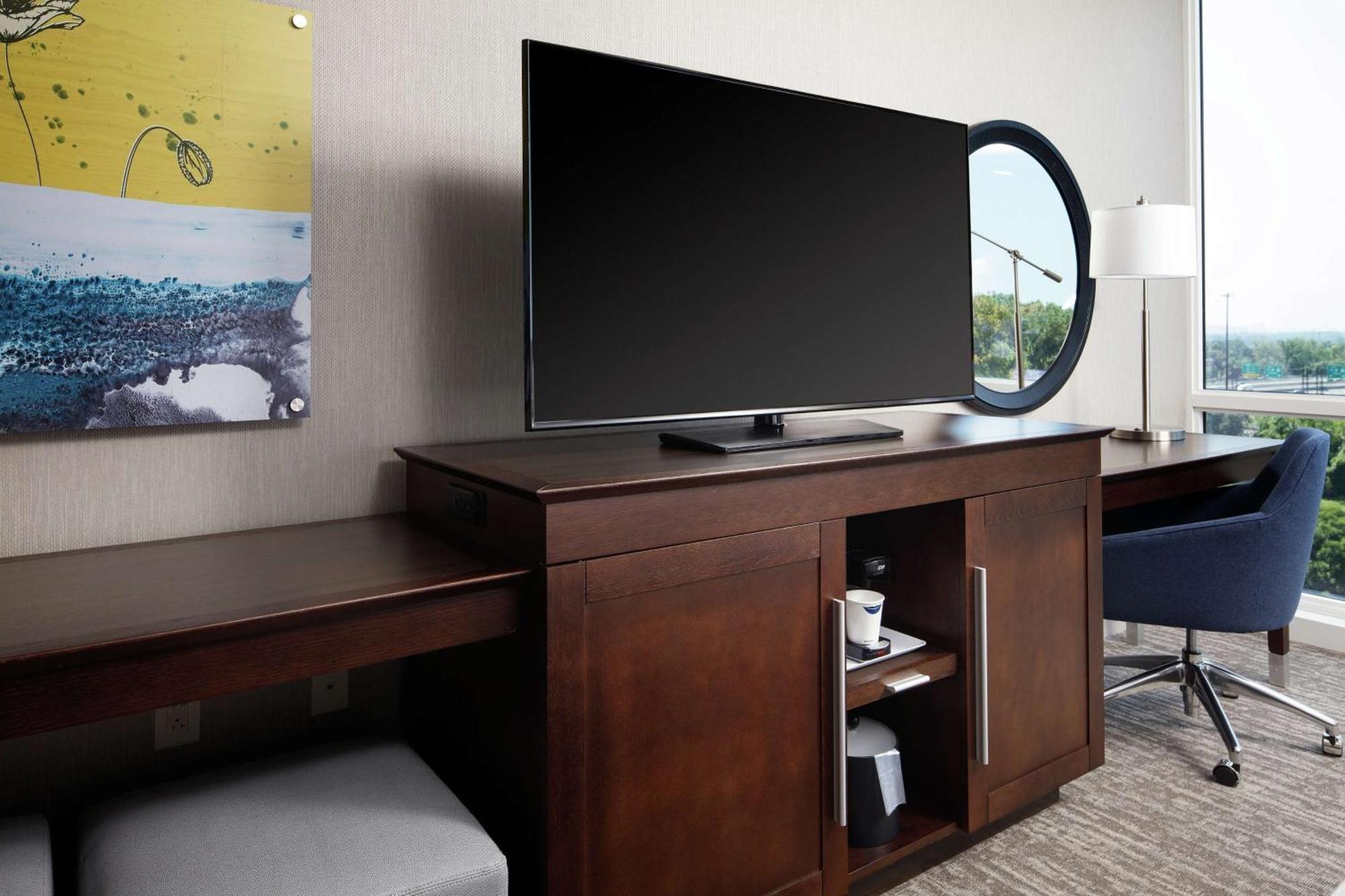 Hampton Inn & Suites Teaneck/Glenpointe Esterno foto