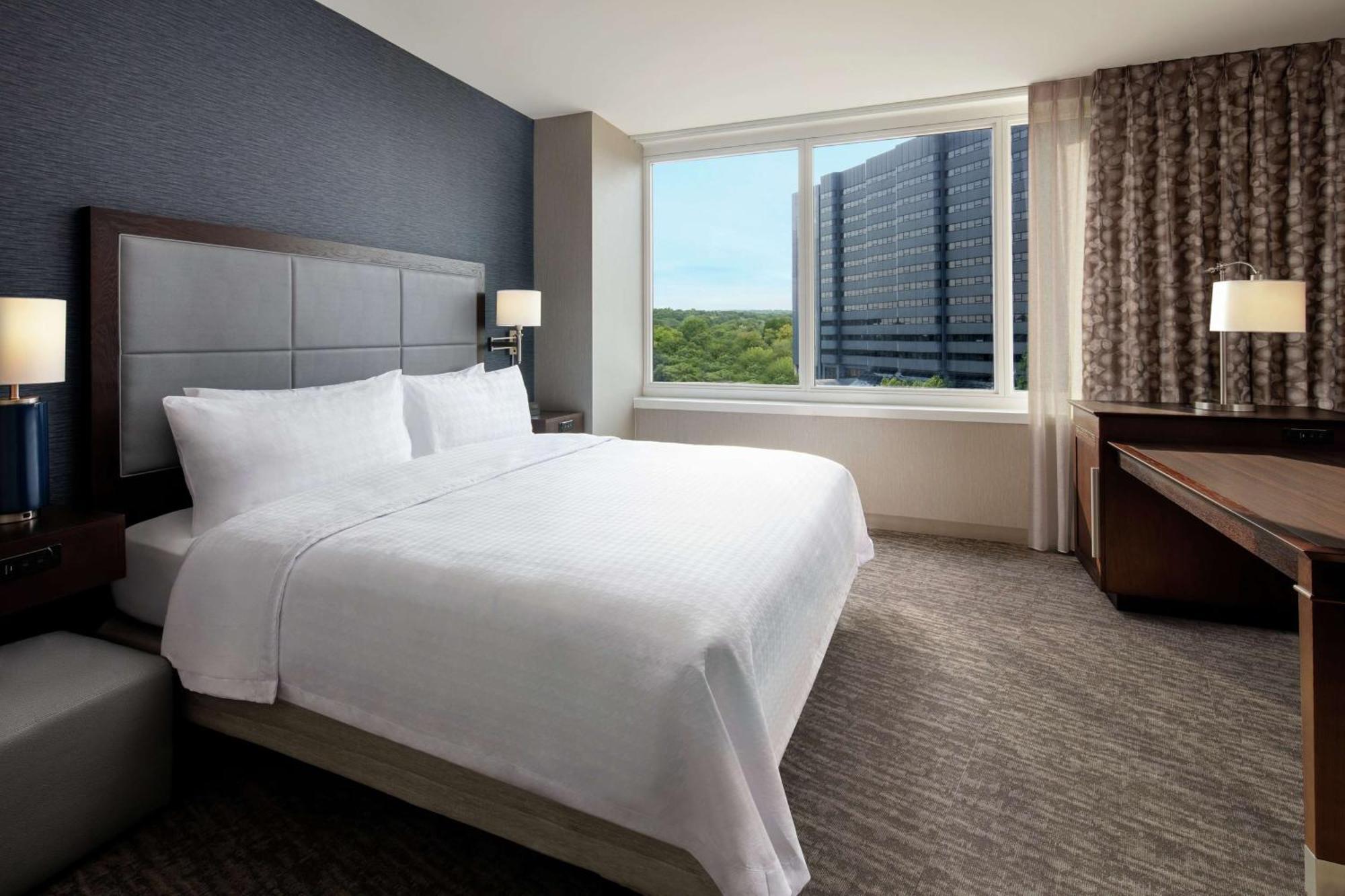 Hampton Inn & Suites Teaneck/Glenpointe Esterno foto