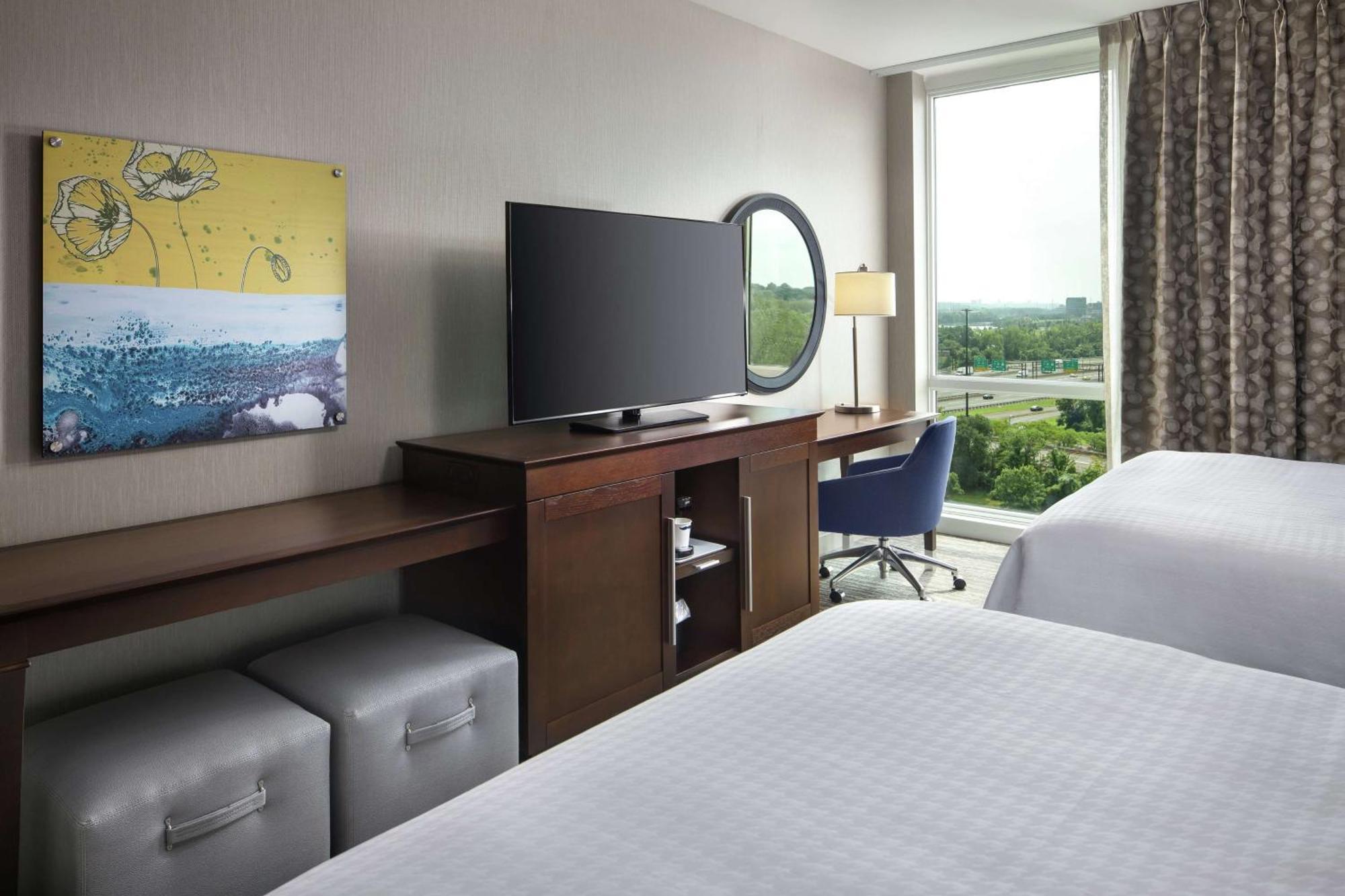 Hampton Inn & Suites Teaneck/Glenpointe Esterno foto