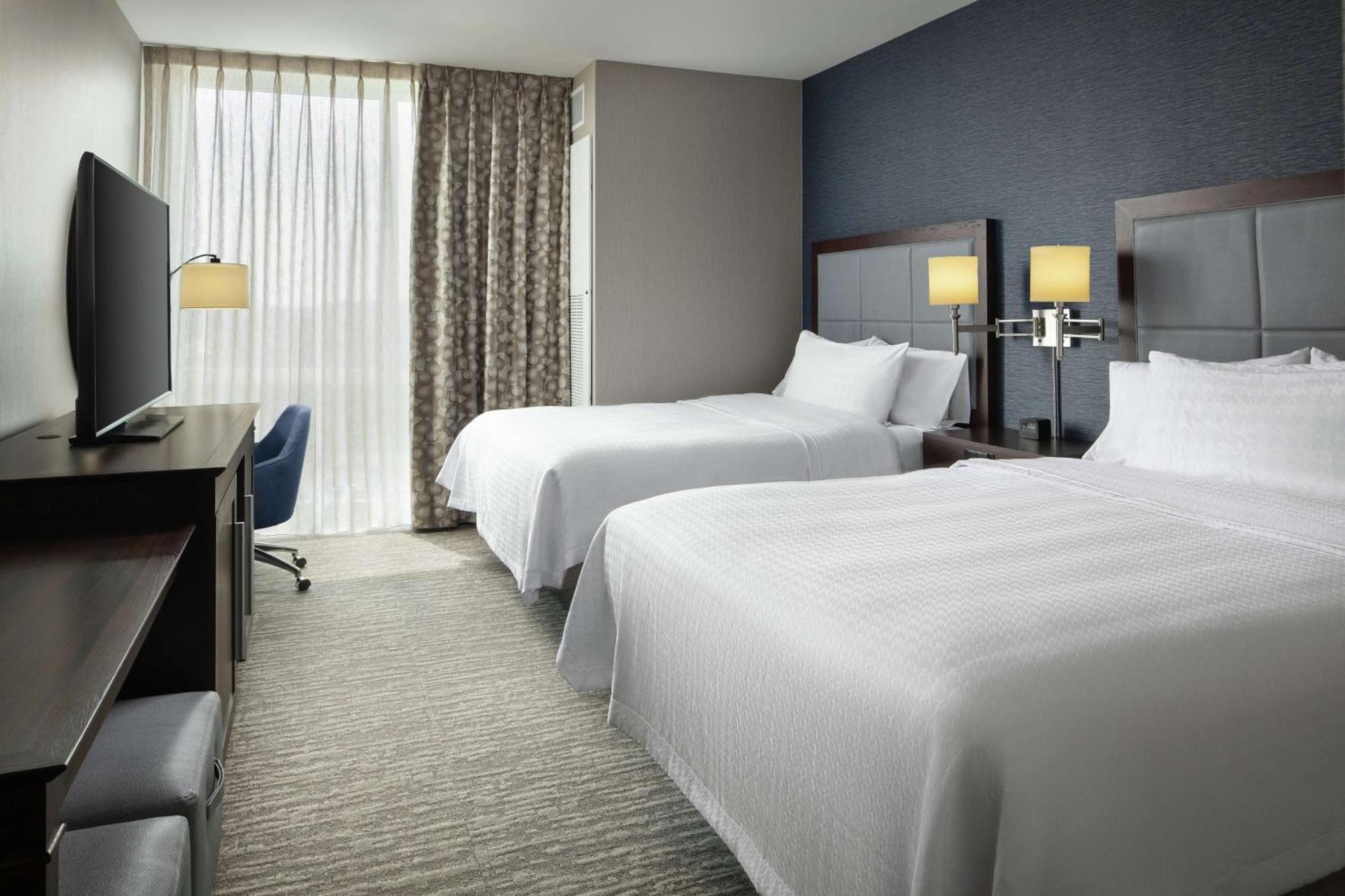Hampton Inn & Suites Teaneck/Glenpointe Esterno foto