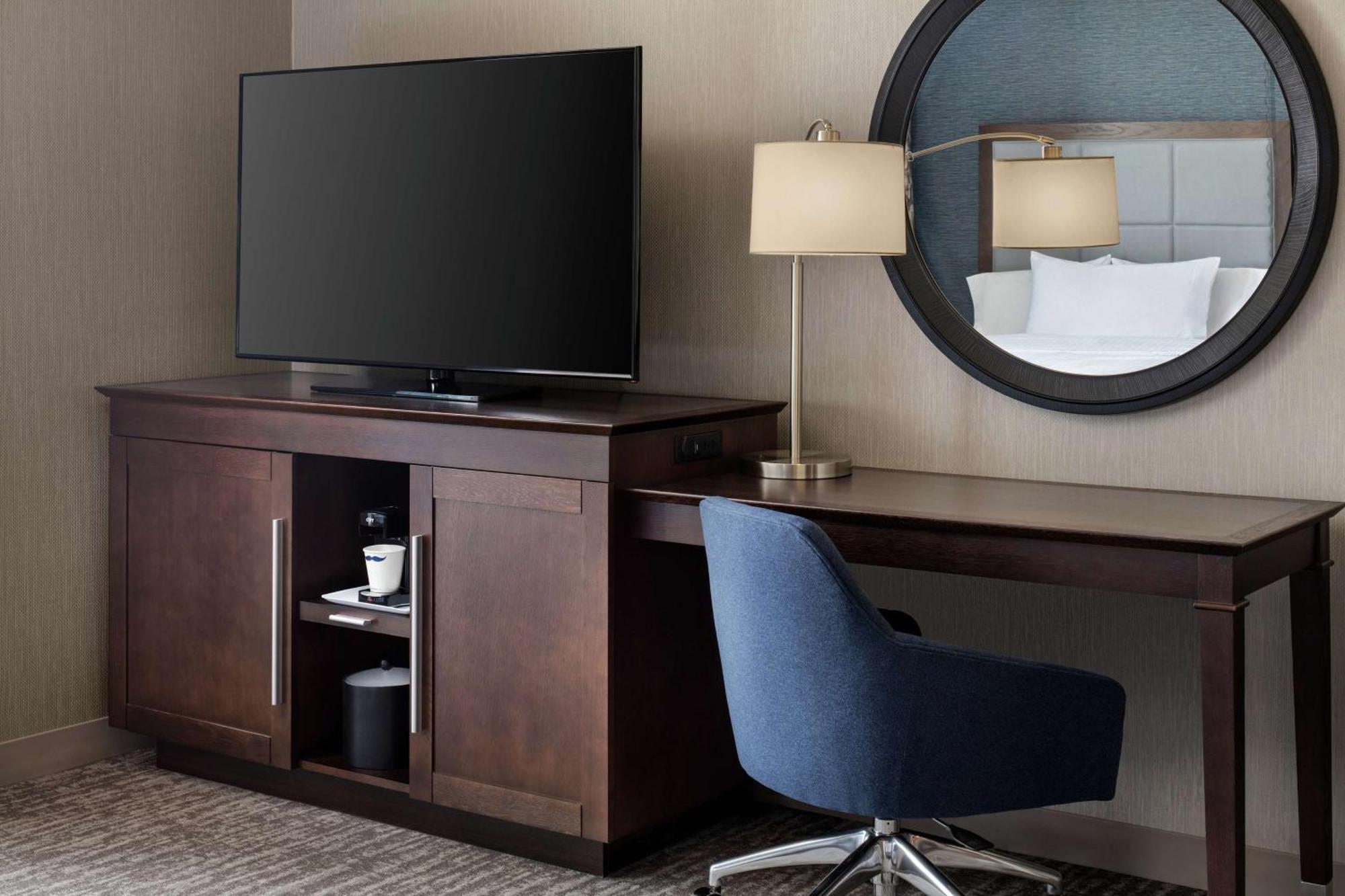 Hampton Inn & Suites Teaneck/Glenpointe Esterno foto
