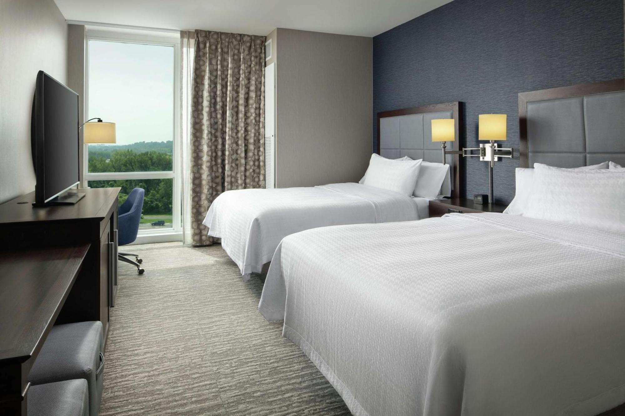 Hampton Inn & Suites Teaneck/Glenpointe Esterno foto