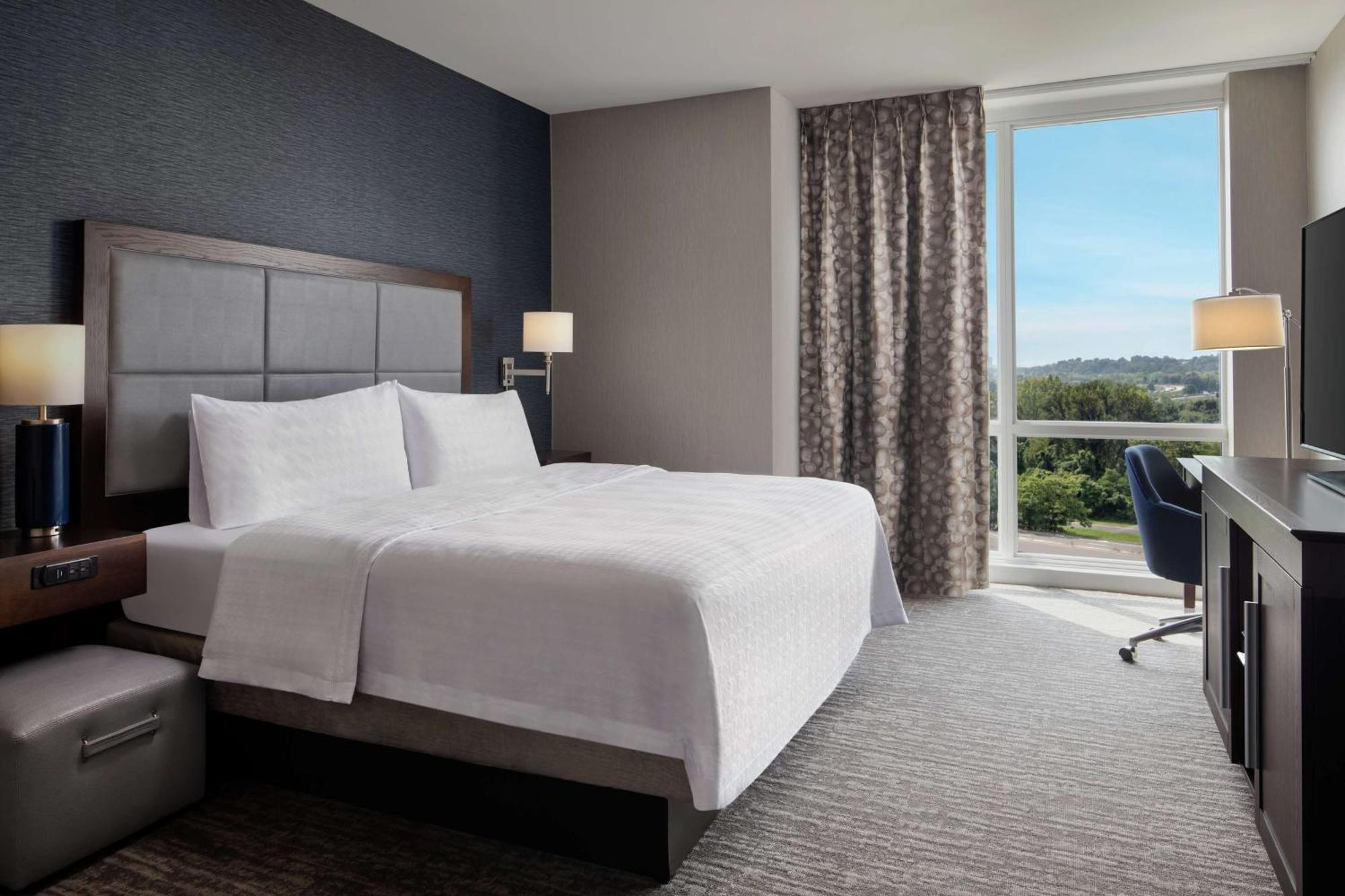 Hampton Inn & Suites Teaneck/Glenpointe Esterno foto