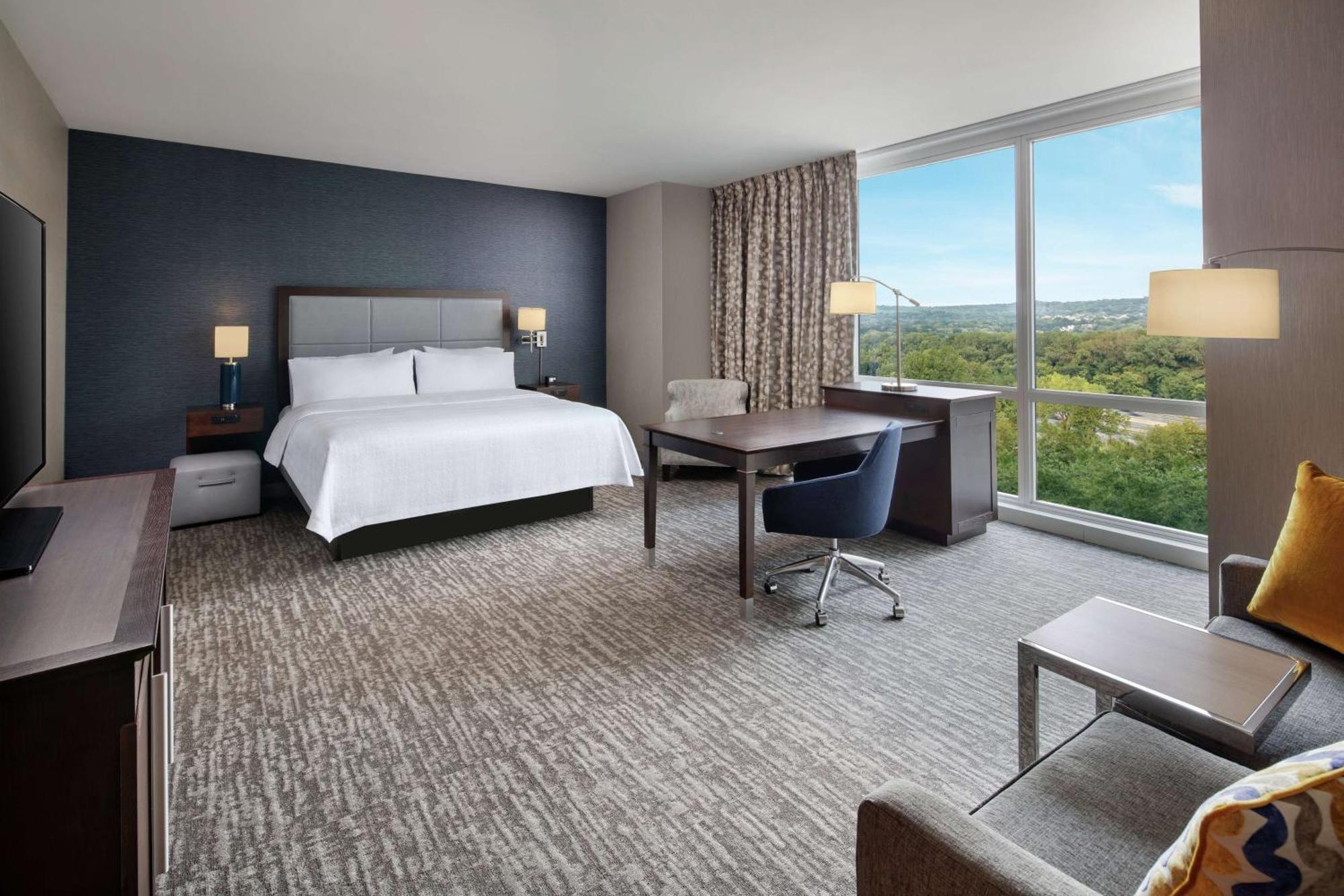 Hampton Inn & Suites Teaneck/Glenpointe Esterno foto
