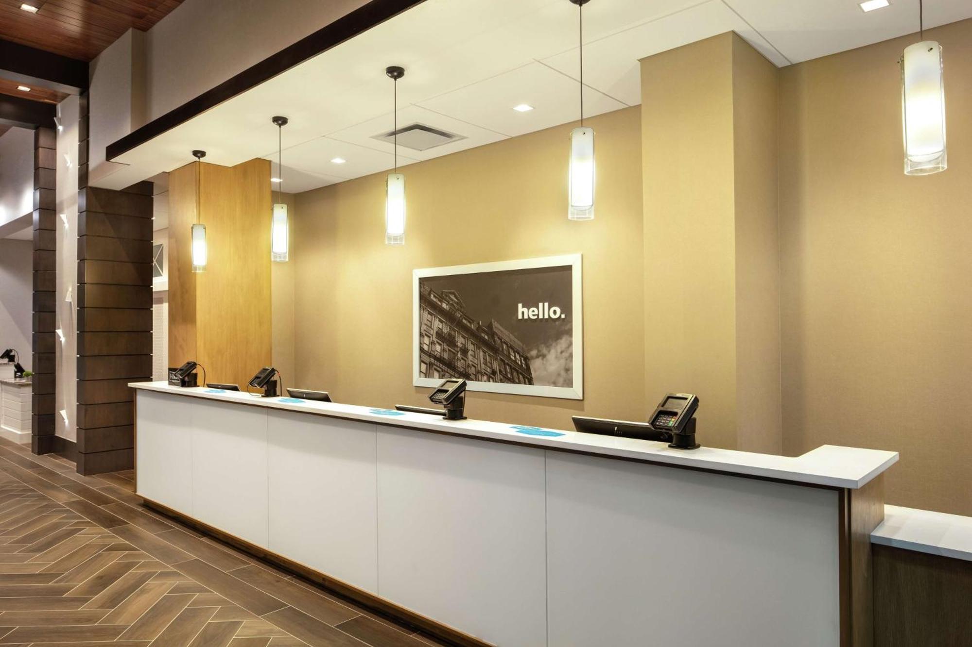 Hampton Inn & Suites Teaneck/Glenpointe Esterno foto