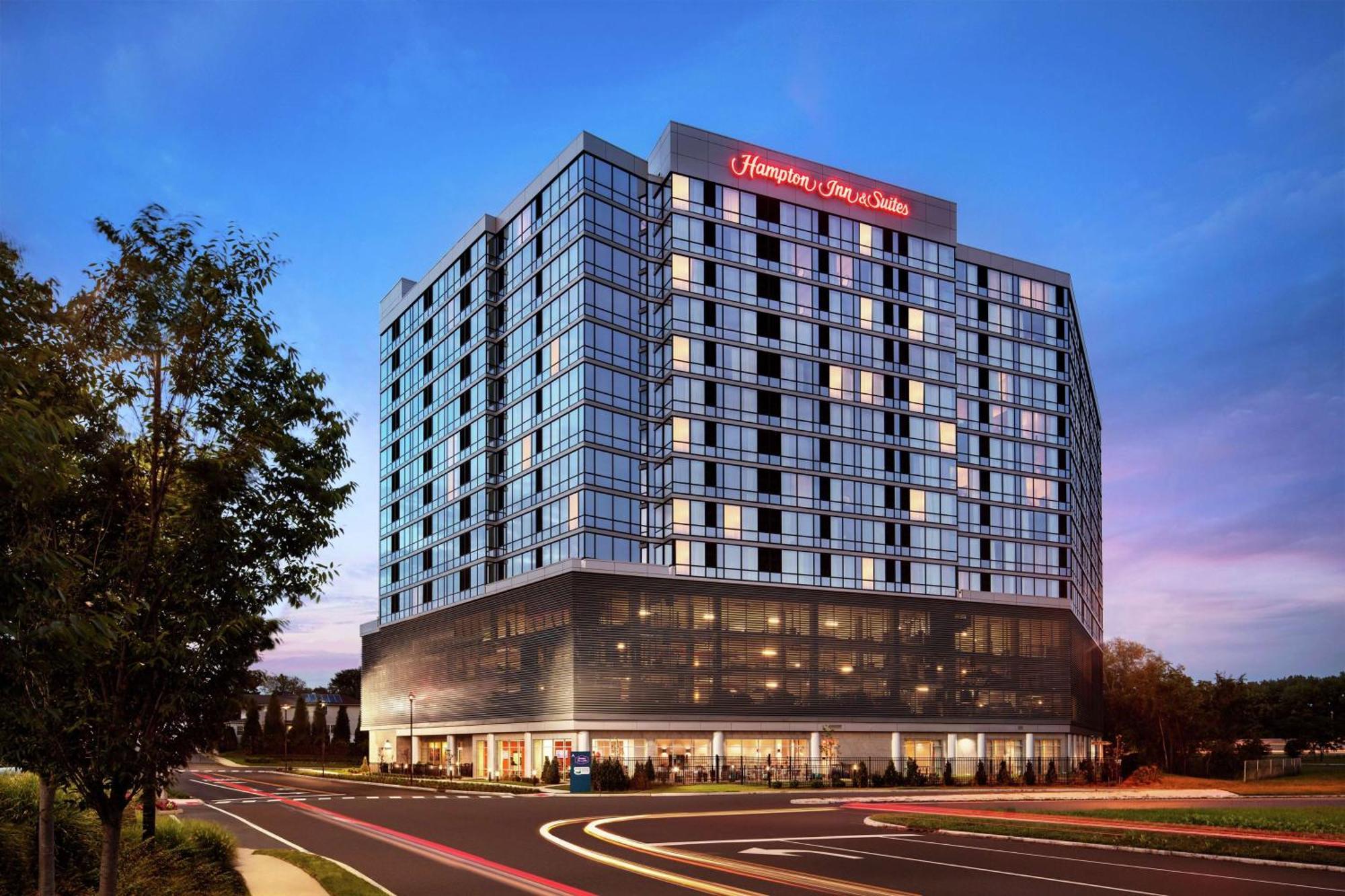 Hampton Inn & Suites Teaneck/Glenpointe Esterno foto